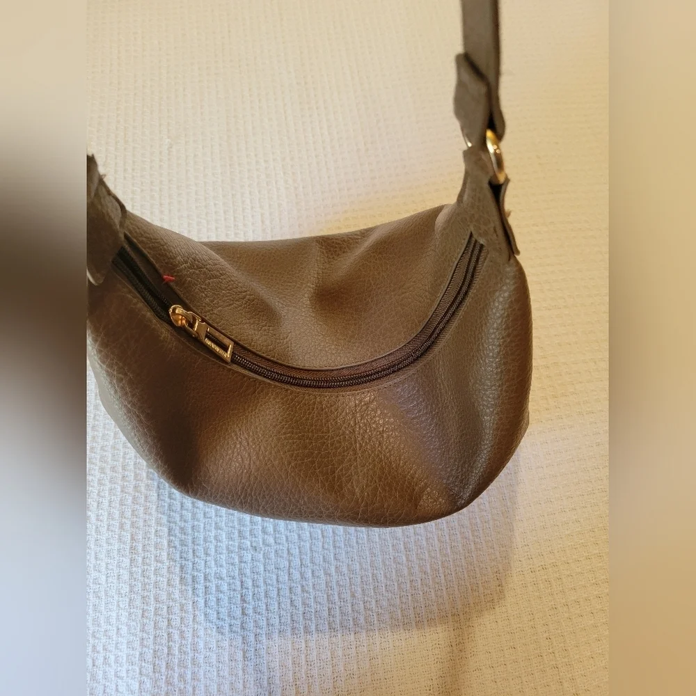 Isaac Mizrahi Brown Leather Shoulder Bag